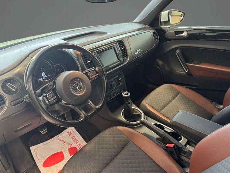 Usata VW Beetle Cabriolet Allstar 105 CV (77 kW) 2016 Bianco Cabrio