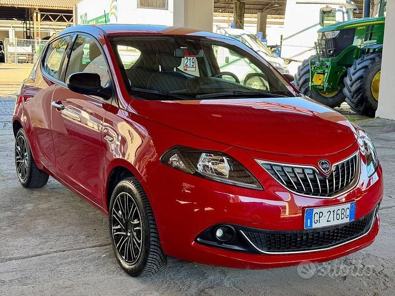Usata Lancia Ypsilon Gold 69 CV (50 kW) 2023 Rosso Utilitaria