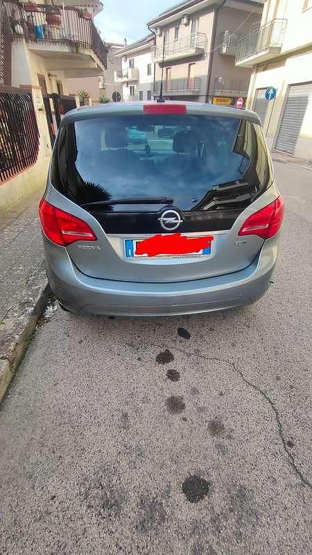 Usata Opel Meriva 110 CV (80 kW) 2011 Argento Monovolume