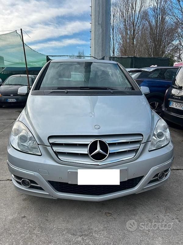 Usata Mercedes B200 Premium 140 CV (102 kW) 2011 Grigio Monovolume
