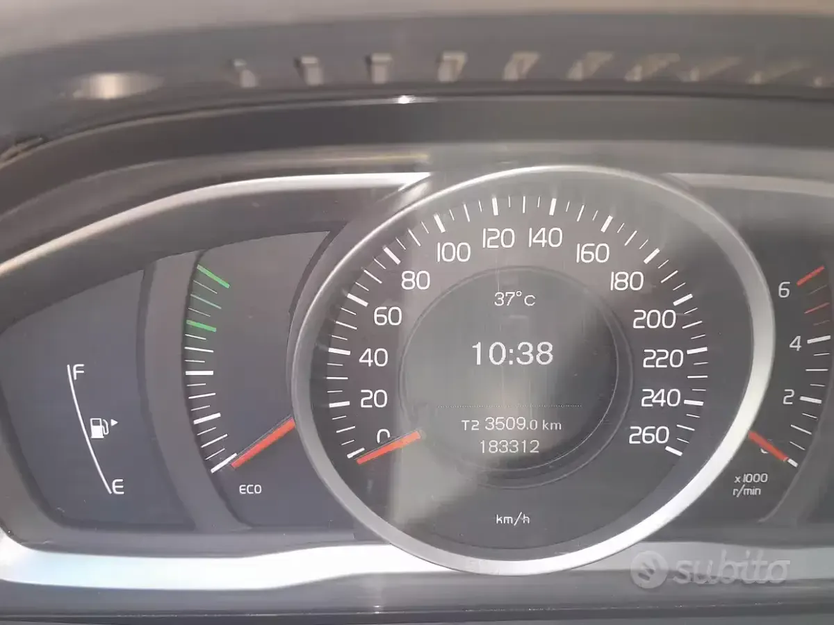 Usata Volvo V60 136 CV (100 kW) 2014 Station wagon