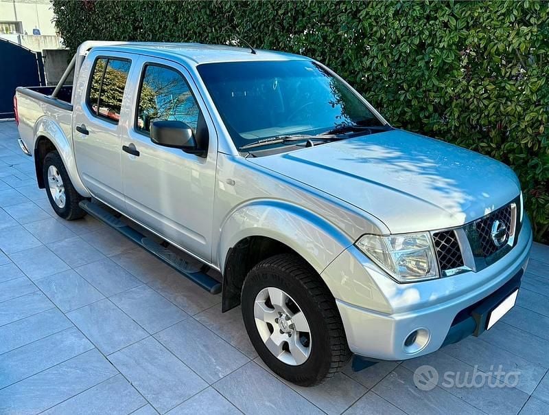Usata Nissan Navara 171 CV (125 kW) 2006 Grigio Pick-up