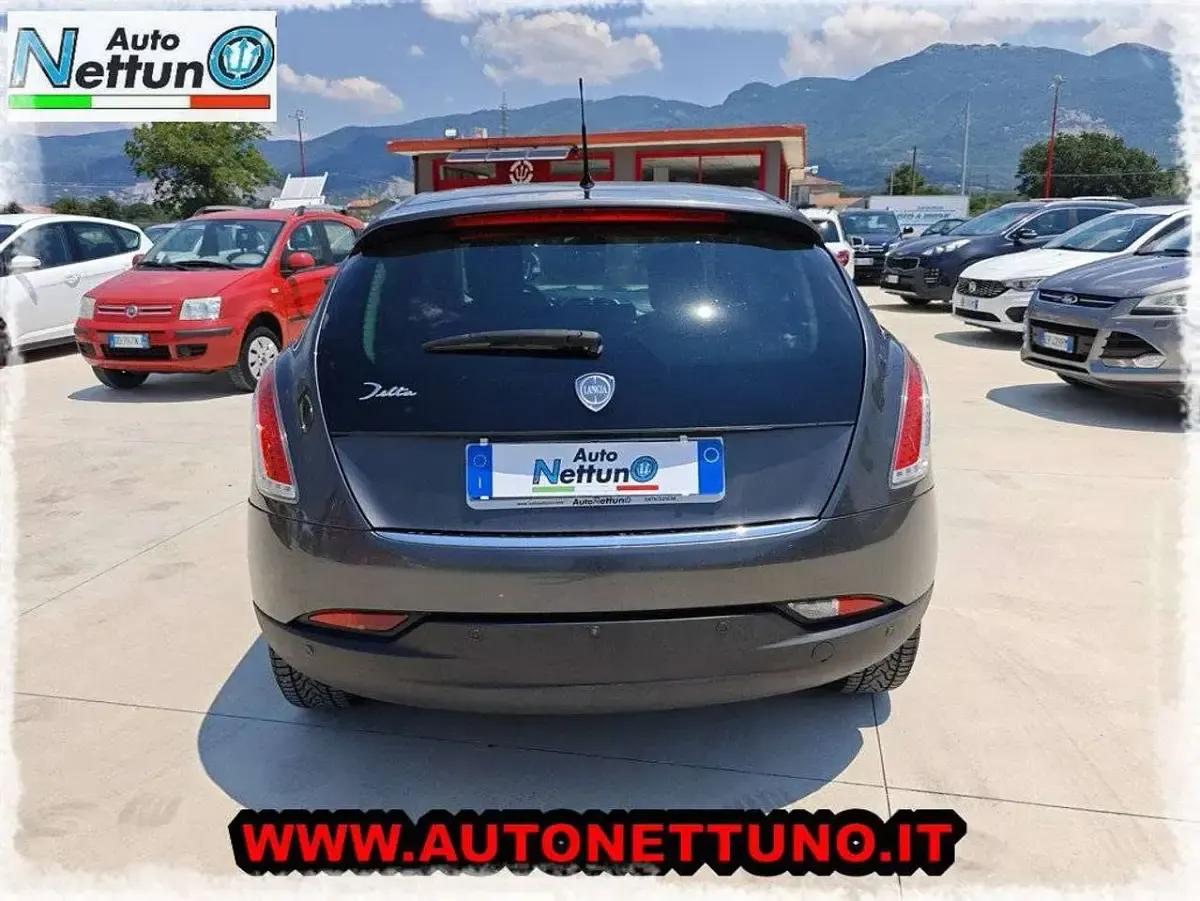 Usata Lancia Delta 120 CV (88 kW) 2008 Grigio Utilitaria