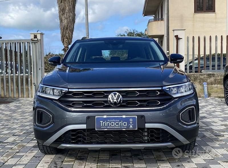 Usata VW T-Roc Life 116 CV (85 kW) 2025 Nero SUV