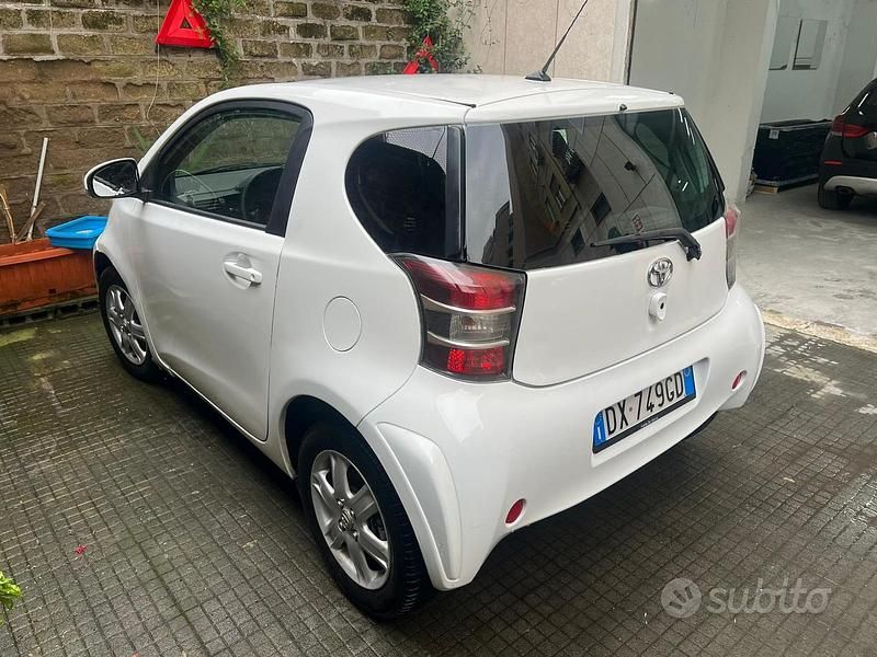 Usata Toyota iQ 98 CV (72 kW) 2009 Bianco Utilitaria