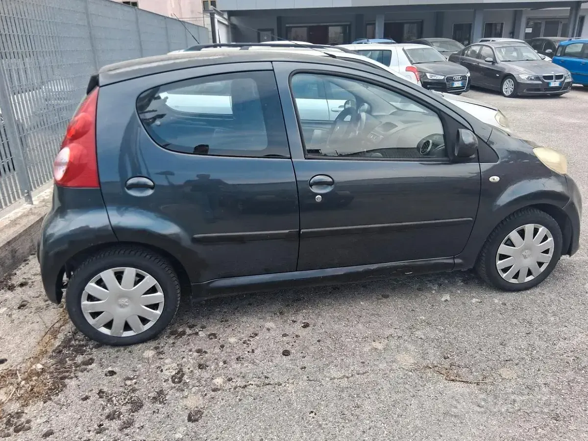 Usata Peugeot 107 68 CV (50 kW) 2008 Grigio Utilitaria
