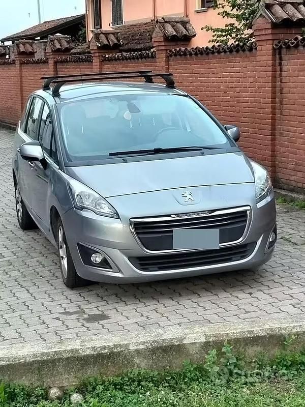 Usata Peugeot 5008 110 CV (80 kW) 2015 Grigio Monovolume