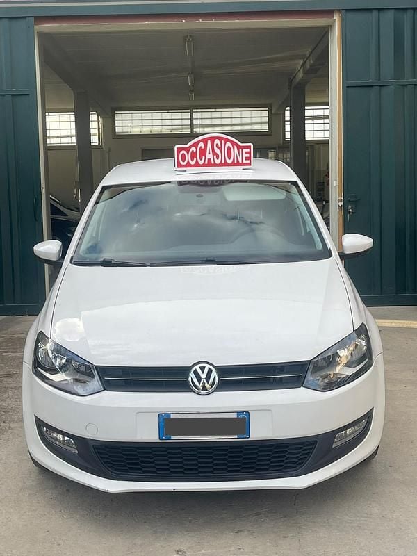 Bianco Usata 2010 VW Polo Comfortline Tre volumi | 5200 € (Buon prezzo) - Immagine 1/4
