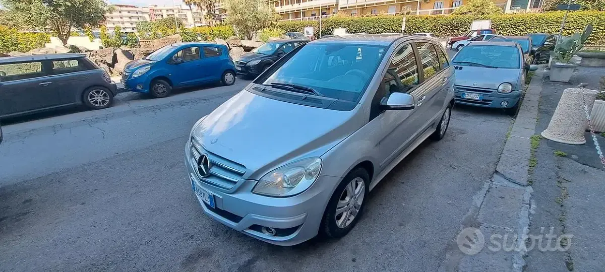 Usata Mercedes B180 Executive 110 CV (80 kW) 2011 Grigio Utilitaria
