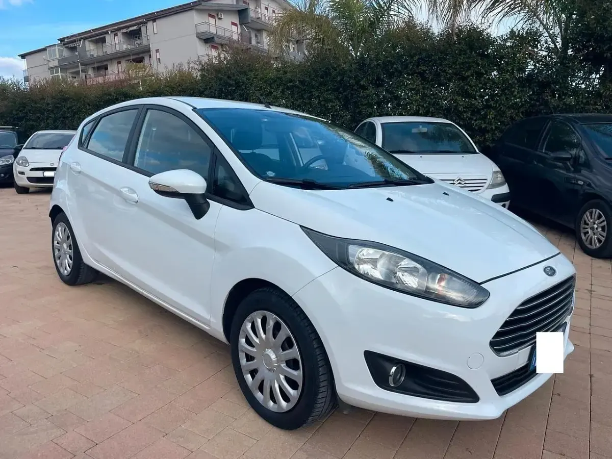Usata Ford Fiesta 75 CV (55 kW) 2017 Bianco Utilitaria