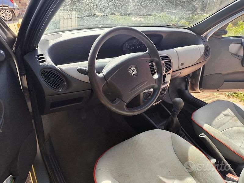 Usata Lancia Ypsilon 86 CV (63 kW) 2003 Utilitaria