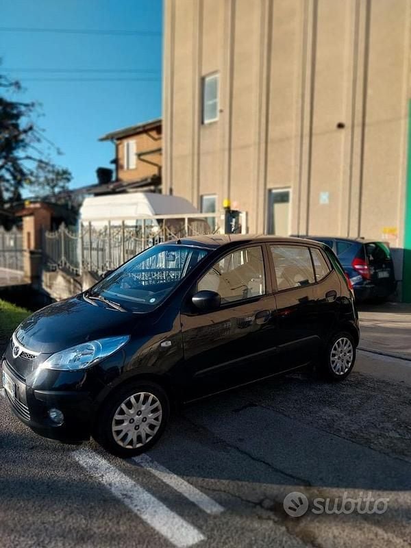 Nero Usata 2009 Hyundai i10 Due volumi | 2500 € (Super prezzo) - Immagine 1/4