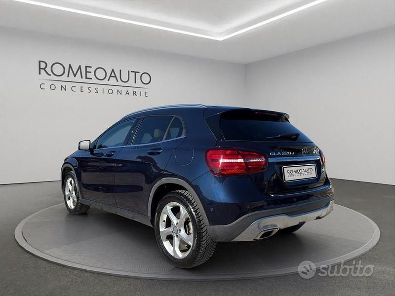 Usata Mercedes GLA220 Premium 170 CV (125 kW) 2018 Blu metallizzato SUV