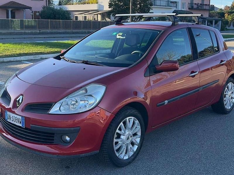 Usata Renault Clio III LE 75 CV (55 kW) 2008 Rosso Berlina