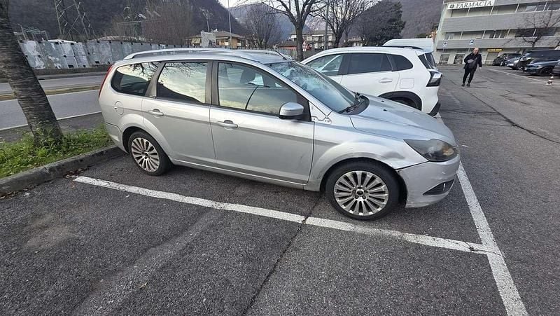 Usata Ford Focus Style 90 CV (66 kW) 2009 Grigio Station wagon