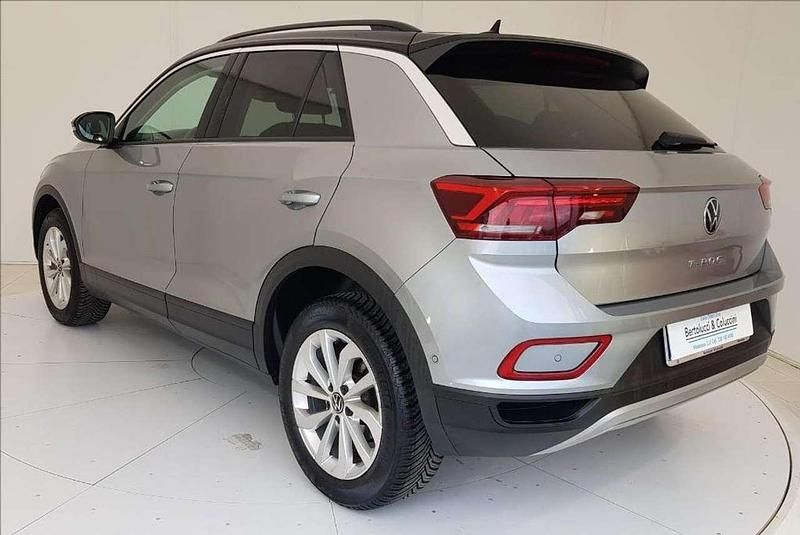Usata VW T-Roc Life 150 CV (110 kW) 2024 Grigio metallizzato SUV
