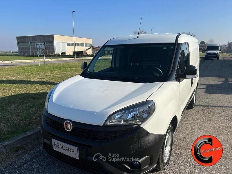 Usata Fiat Doblò 95 CV (69 kW) 2021 Bianco pastello Monovolume