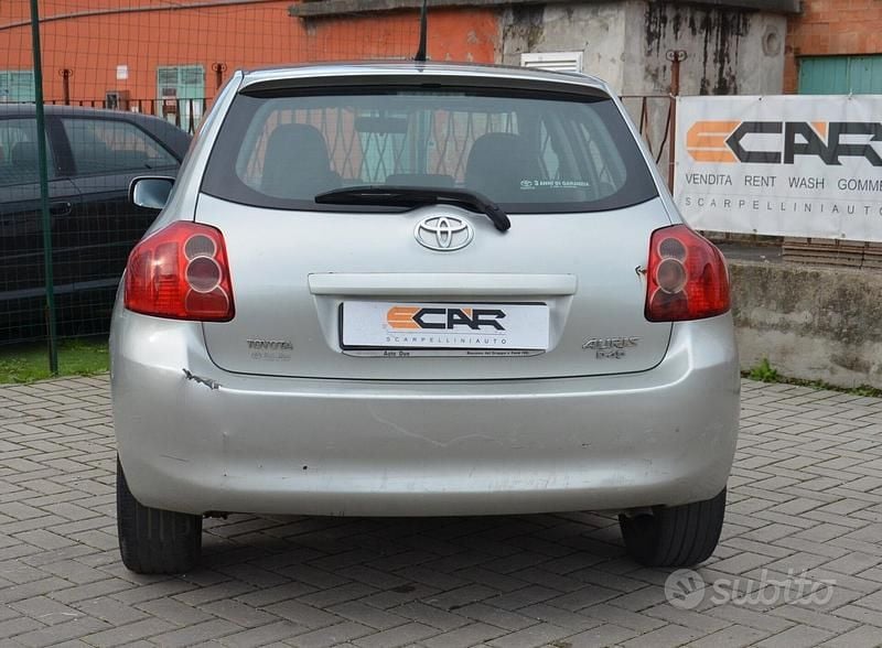 Usata Toyota Auris Sol 126 CV (92 kW) 2007 Grigio Utilitaria