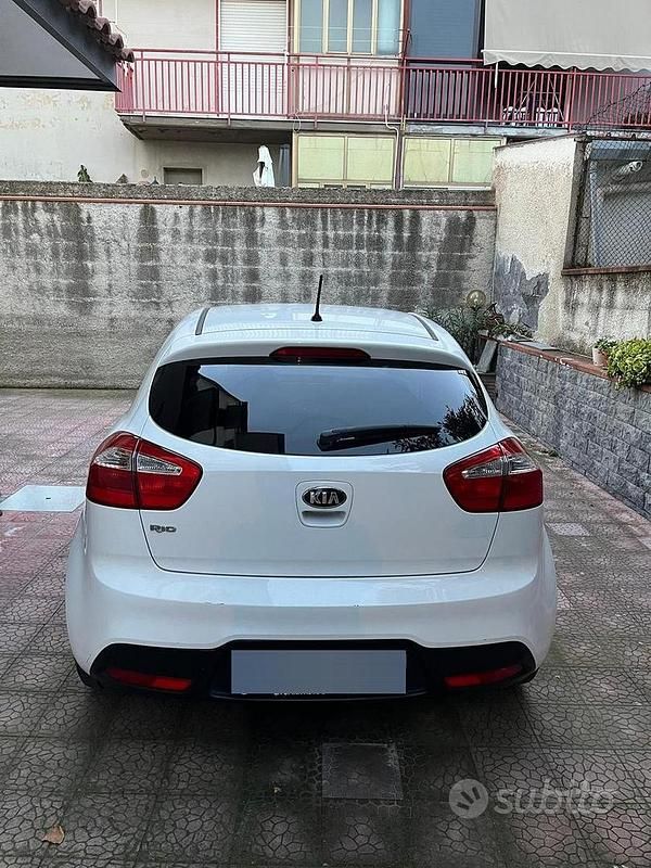 Usata Kia Rio 85 CV (62 kW) 2013 Berlina