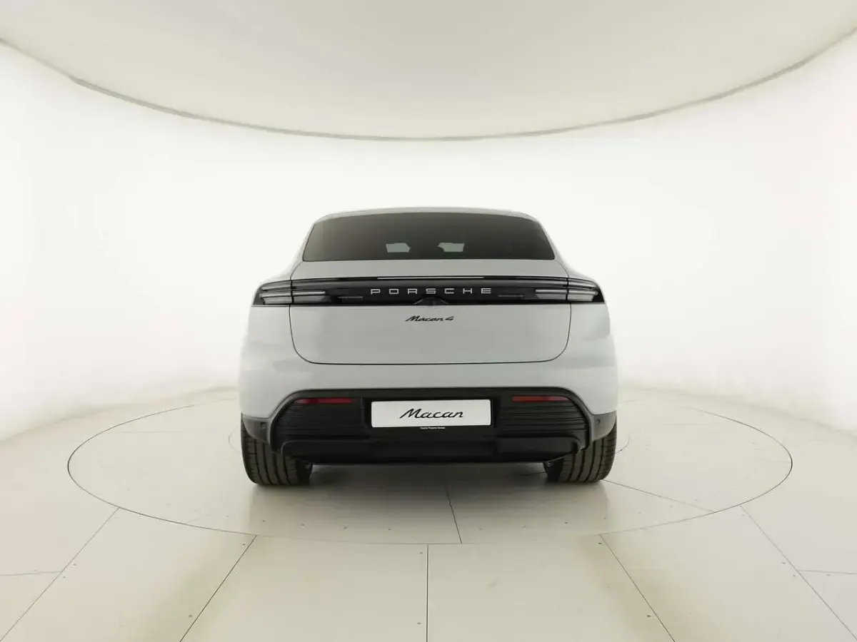 Nuova Porsche Macan 330 kW (449 CV) 2026 Grigio ghiaccio metallizzato SUV