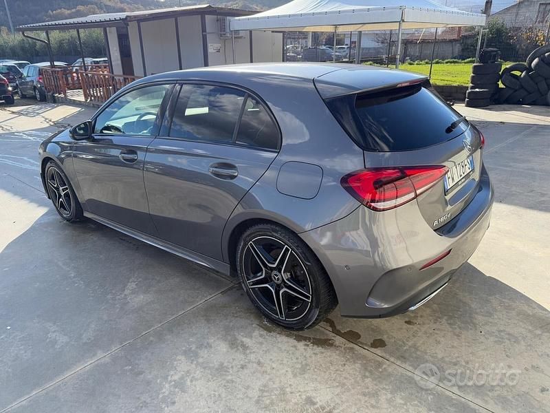 Usata Mercedes A180 Premium 116 CV (85 kW) 2019 Grigio Berlina