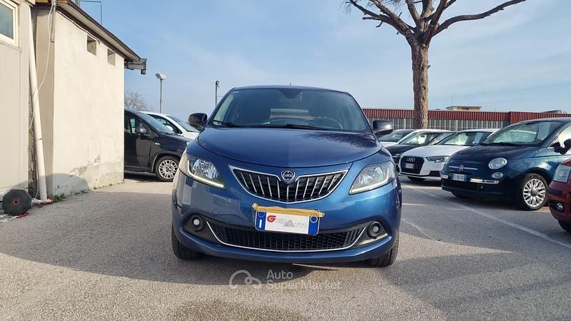Usata Lancia Ypsilon Gold 69 CV (50 kW) 2021 Blu Utilitaria