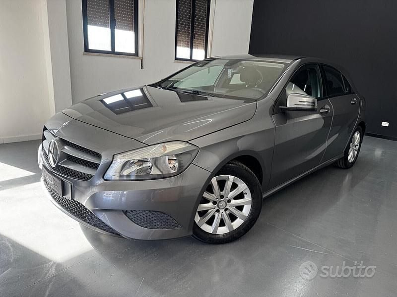 Usata Mercedes A180 109 CV (80 kW) 2015 Grigio Berlina