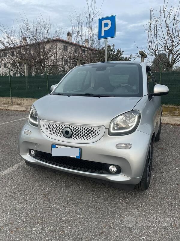 Usata 2017 Smart ForTwo Coupé Utilitaria | 13.000 € (Buon prezzo) - Immagine 1/4