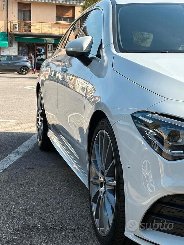 Bianco Usata 2020 Mercedes CLA200 Tre volumi | 26.000 € (Super prezzo) - Immagine 1/4
