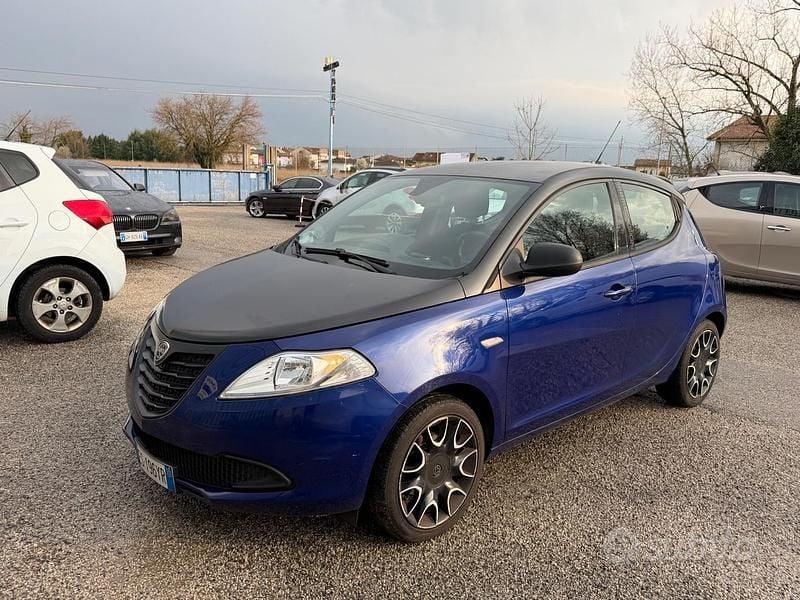 Usata Lancia Ypsilon Platinum 77 CV (56 kW) 2013 Blu Utilitaria