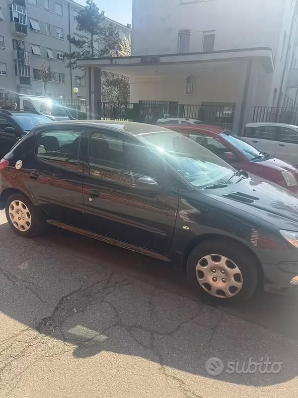 Usata Peugeot 206 68 CV (50 kW) 2008 Nero Berlina