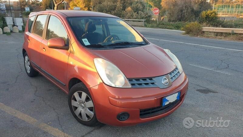 Arancione Usata 2007 Nissan Note Monovolume | 2500 € (Buon prezzo) - Immagine 1/4