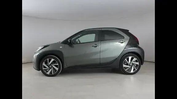 Usata Toyota Aygo X Lounge 72 CV (52 kW) 2022 Verde SUV