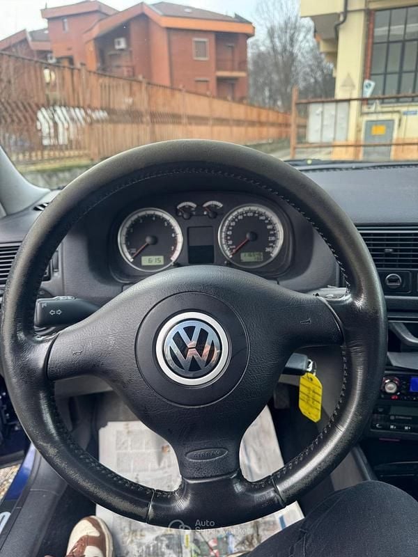 Usata VW Golf 105 CV (77 kW) 2002 Blu Berlina