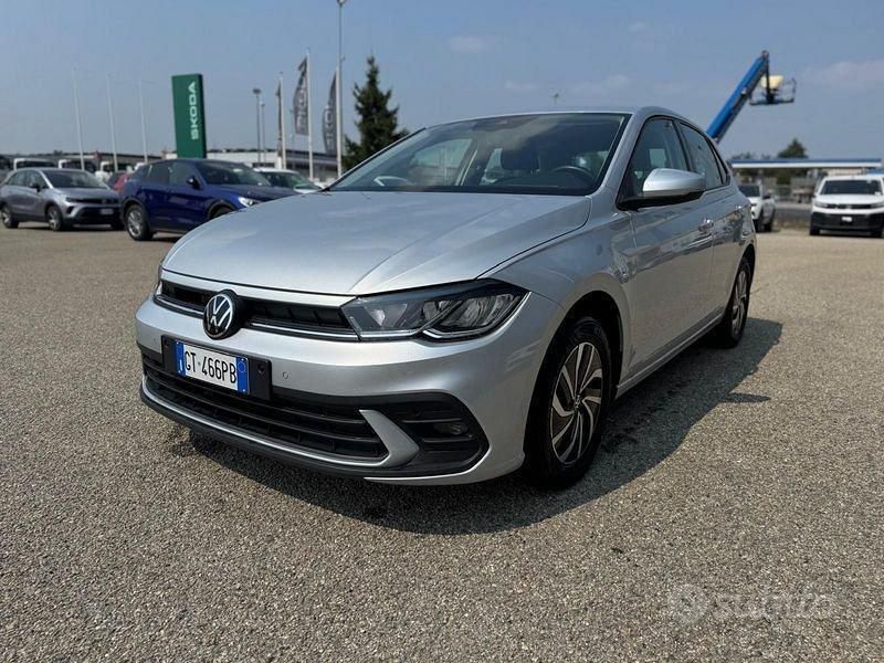 Argento Usata 2024 VW Polo Life Tre volumi | 20.200 € (Buon prezzo) - Immagine 1/4