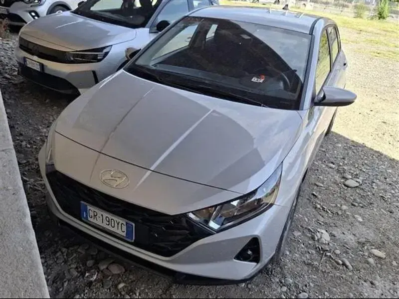 Usata Hyundai i20 2023 Grigio chiaro Utilitaria