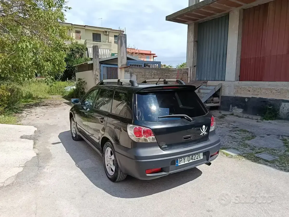 Usata Mitsubishi Outlander Comfort Edition 136 CV (100 kW) 2003 Nero SUV