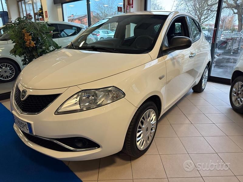Usata Lancia Ypsilon Silver 69 CV (50 kW) 2017 Bianco Utilitaria