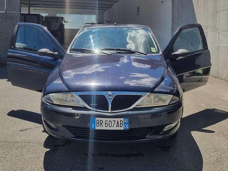 Usata Lancia 2000 60 CV (44 kW) 2001 Blu/azzurro Berlina