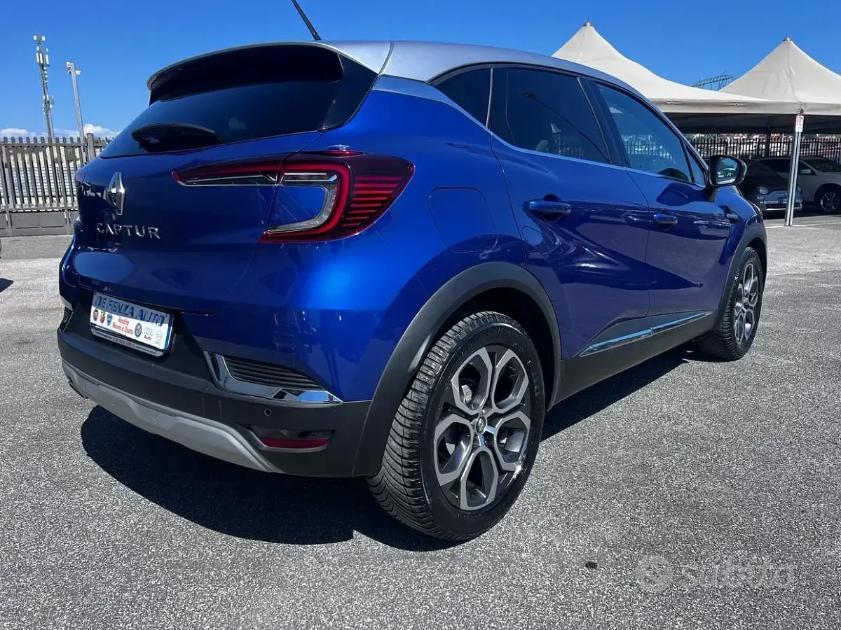 Usata Renault Captur Intens 101 CV (74 kW) 2020 Bluazzurro SUV