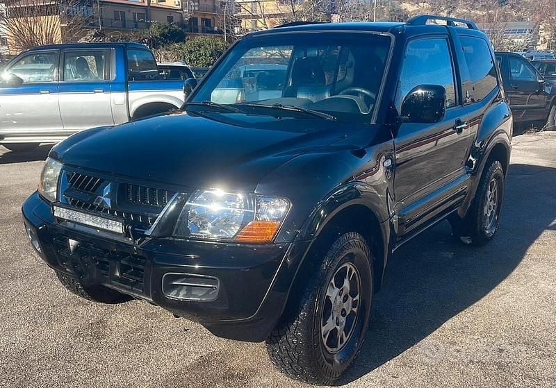 Usata Mitsubishi Pajero 165 CV (121 kW) 2001 Nero SUV