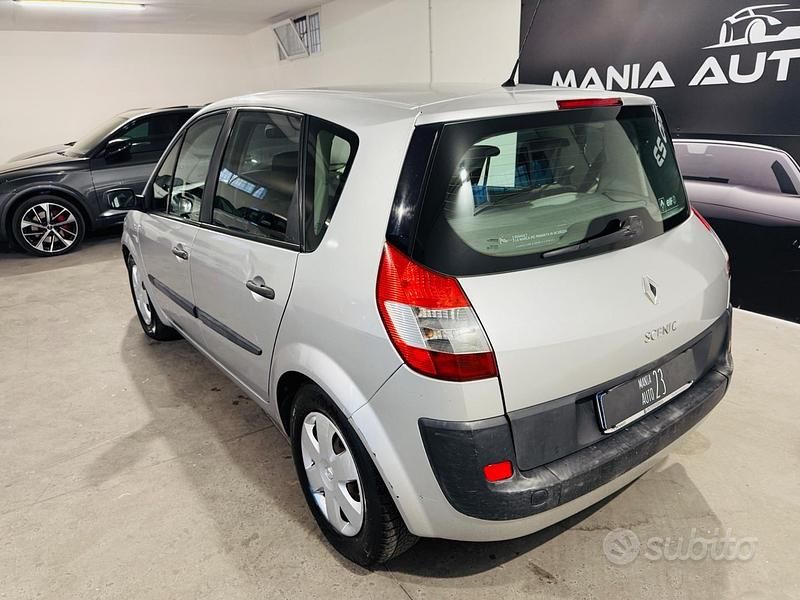 Usata Renault Scénic II 130 CV (95 kW) 2007 Argento Monovolume