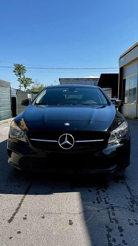 Usado Mercedes CLA200 Shooting Brake Executive 150 CV (110 kW) 2017 Familiar