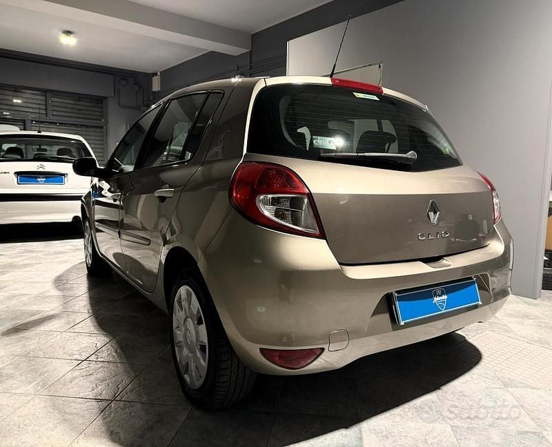 Usata Renault Clio II Dynamique 86 CV (63 kW) 2010 Giallo Berlina