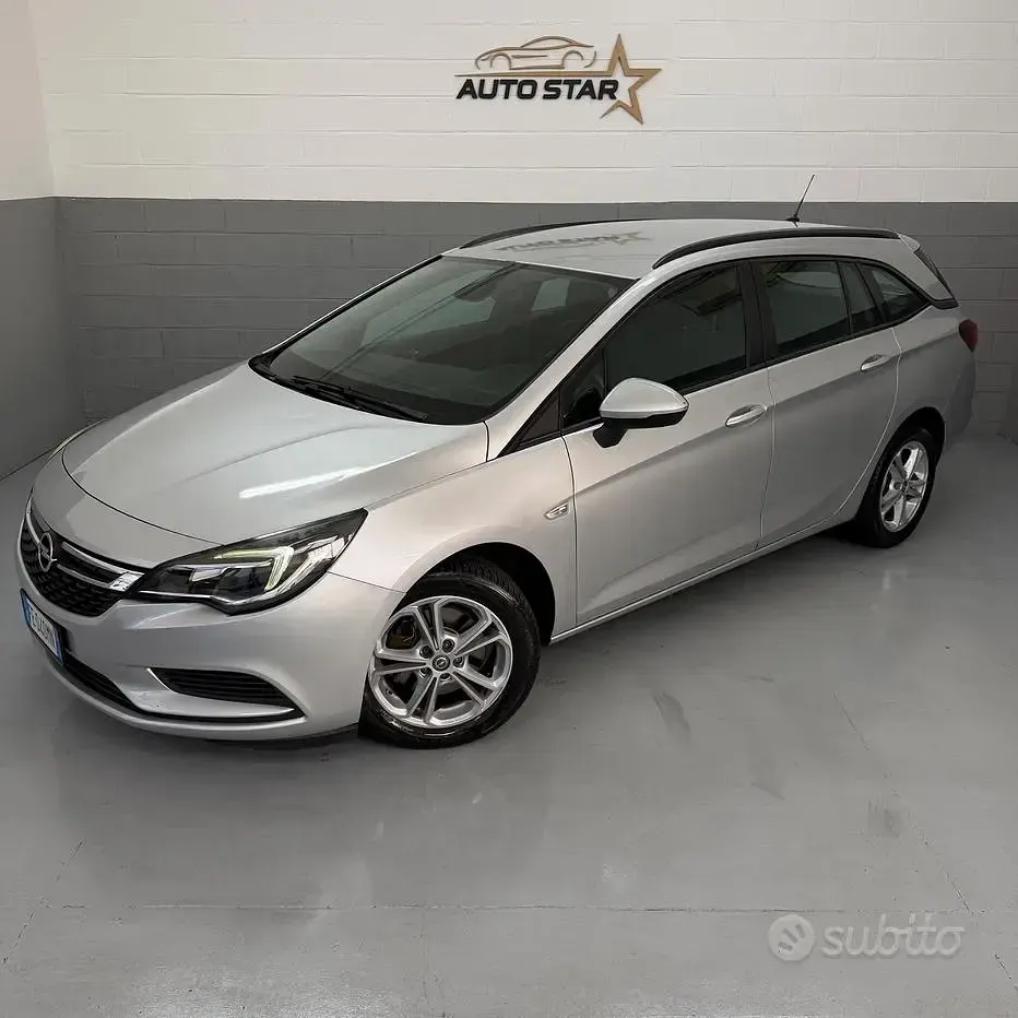 Usata Opel Astra Innovation 110 CV (80 kW) 2016 Grigio Berlina