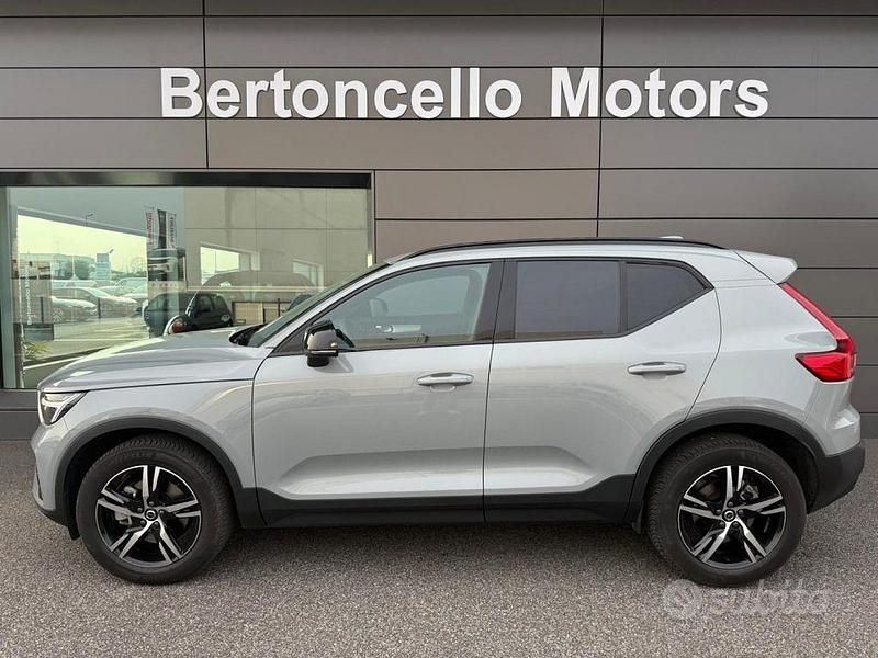 Usata Volvo XC40 Plus 163 CV (119 kW) 2024 Grigio SUV