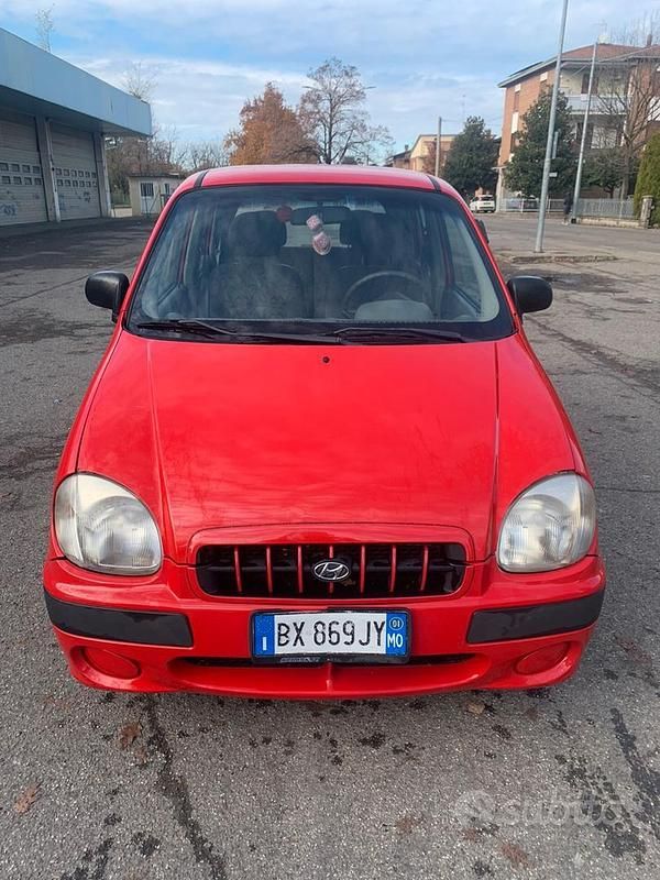 Usata Hyundai Atos Comfort 58 CV (42 kW) 2001 Rosso Utilitaria