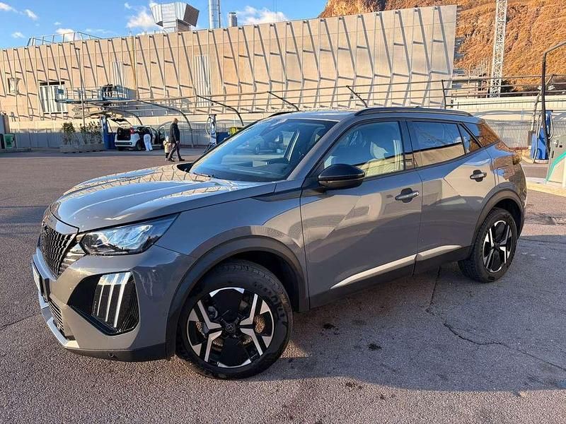 Usata Peugeot 2008 Allure 131 CV (96 kW) 2025 Grigio SUV