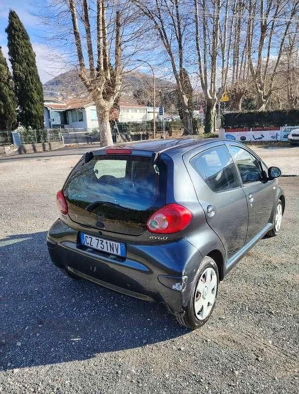 Usata Toyota Aygo 68 CV (50 kW) 2005 Nero Utilitaria