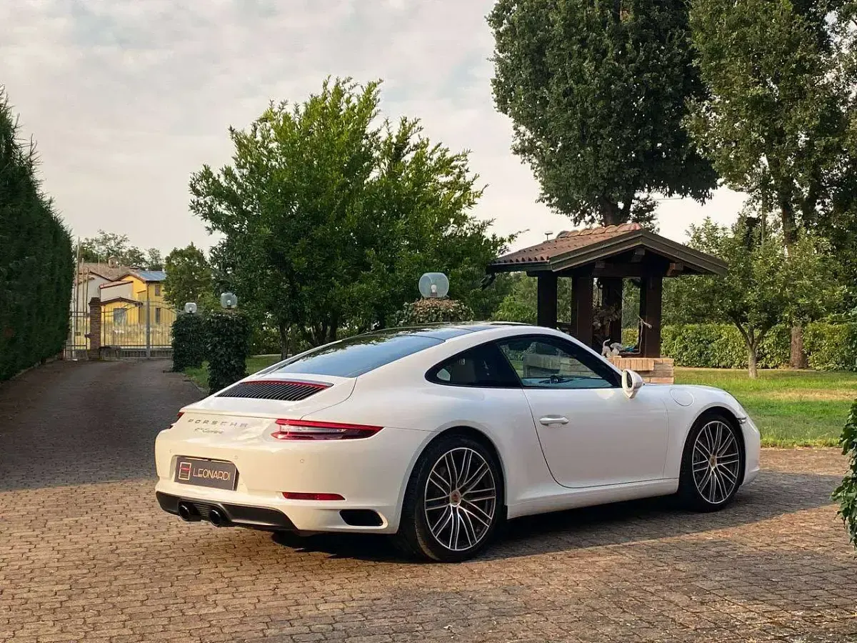 Usata Porsche 911 Carrera 370 CV (272 kW) 2018 Bianco Coupé